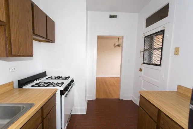 3521 N Racine Ave, , 60657, USA 60657-unit#2S-Chicago-IL