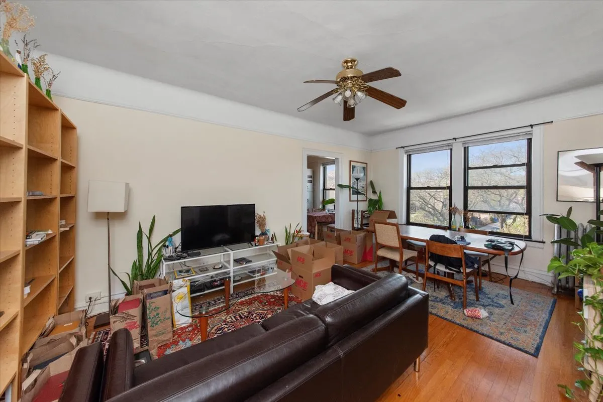 5704 S Harper Ave, ,  60637, USA 60637-unit#404-Chicago-IL