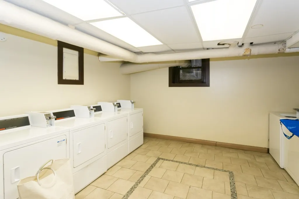 739 W Belmont Ave, ,  60657, USA 60657-unit#411-Chicago-IL