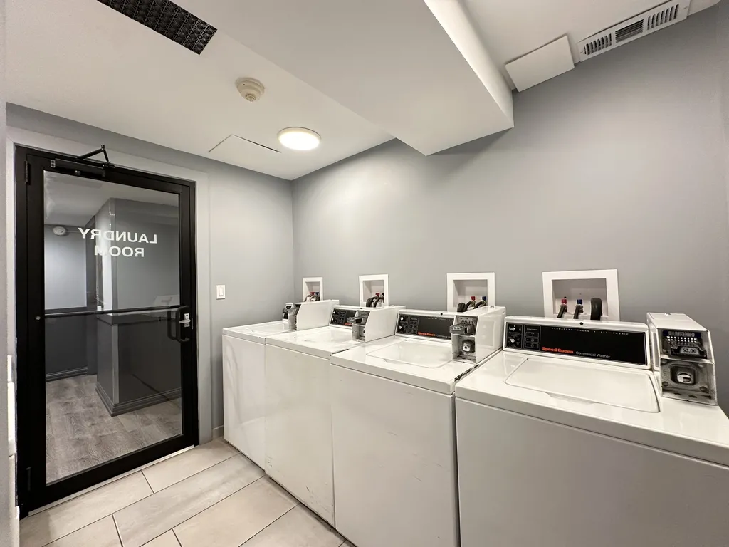 445 W Barry Ave, , 60657, USA 60657-unit#222-Chicago-IL