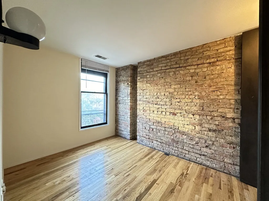 604 W Surf St, ,  60657, USA 60657-unit#3-Chicago-IL