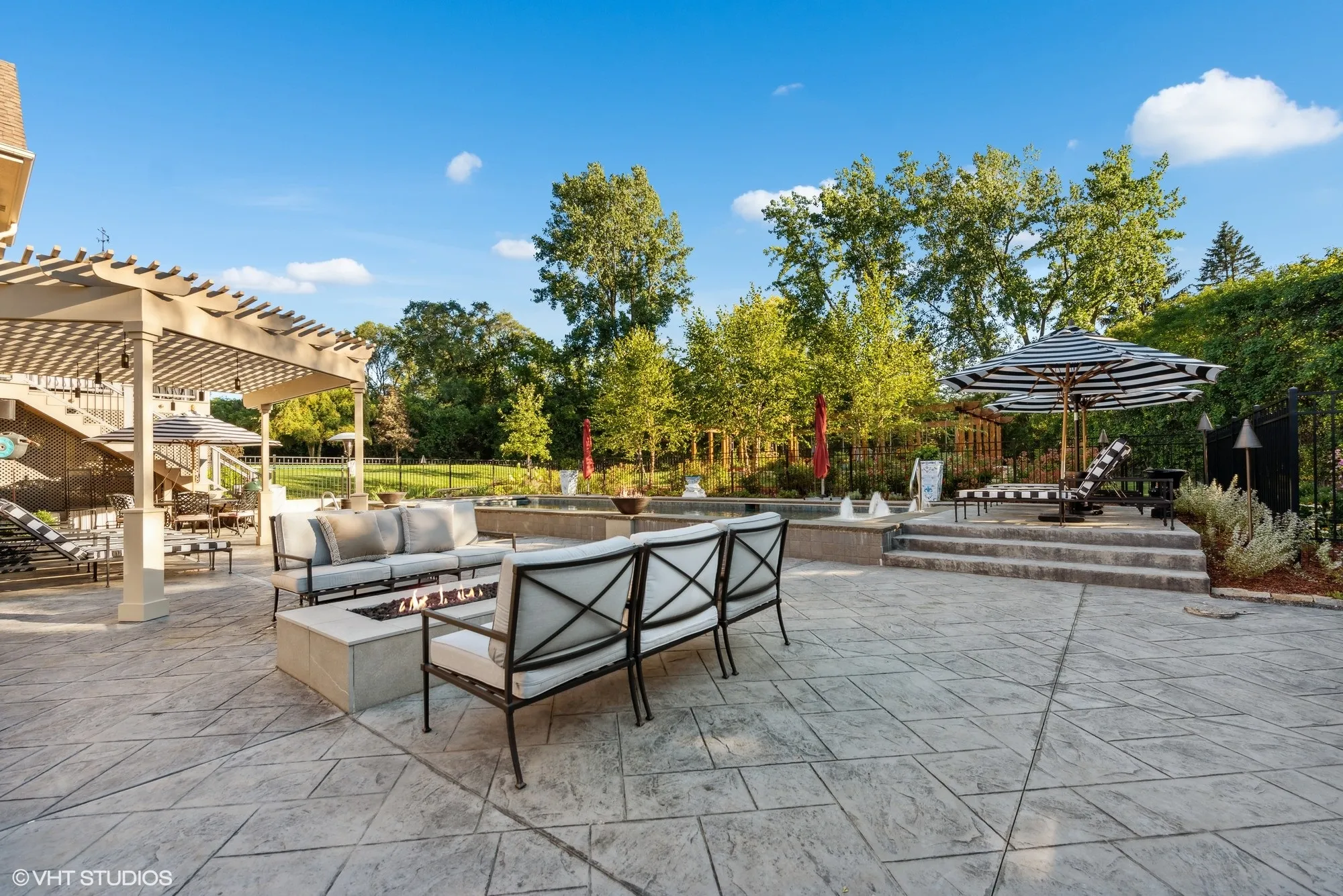 675 Old Barrington Rd, , 60010, USA 60010-North Barrington-IL