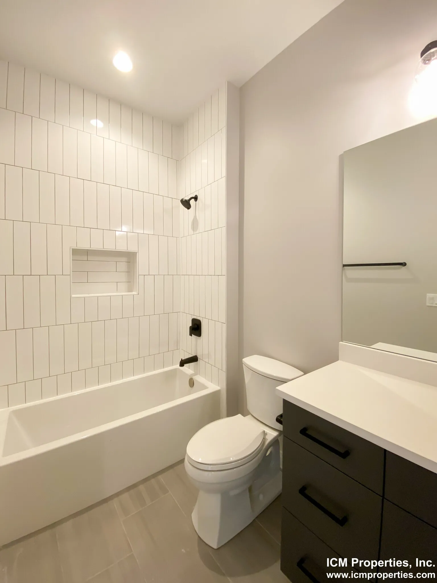 1050 W Cornelia Ave, ,  60657, USA 60657-unit#1050-203-Chicago-IL