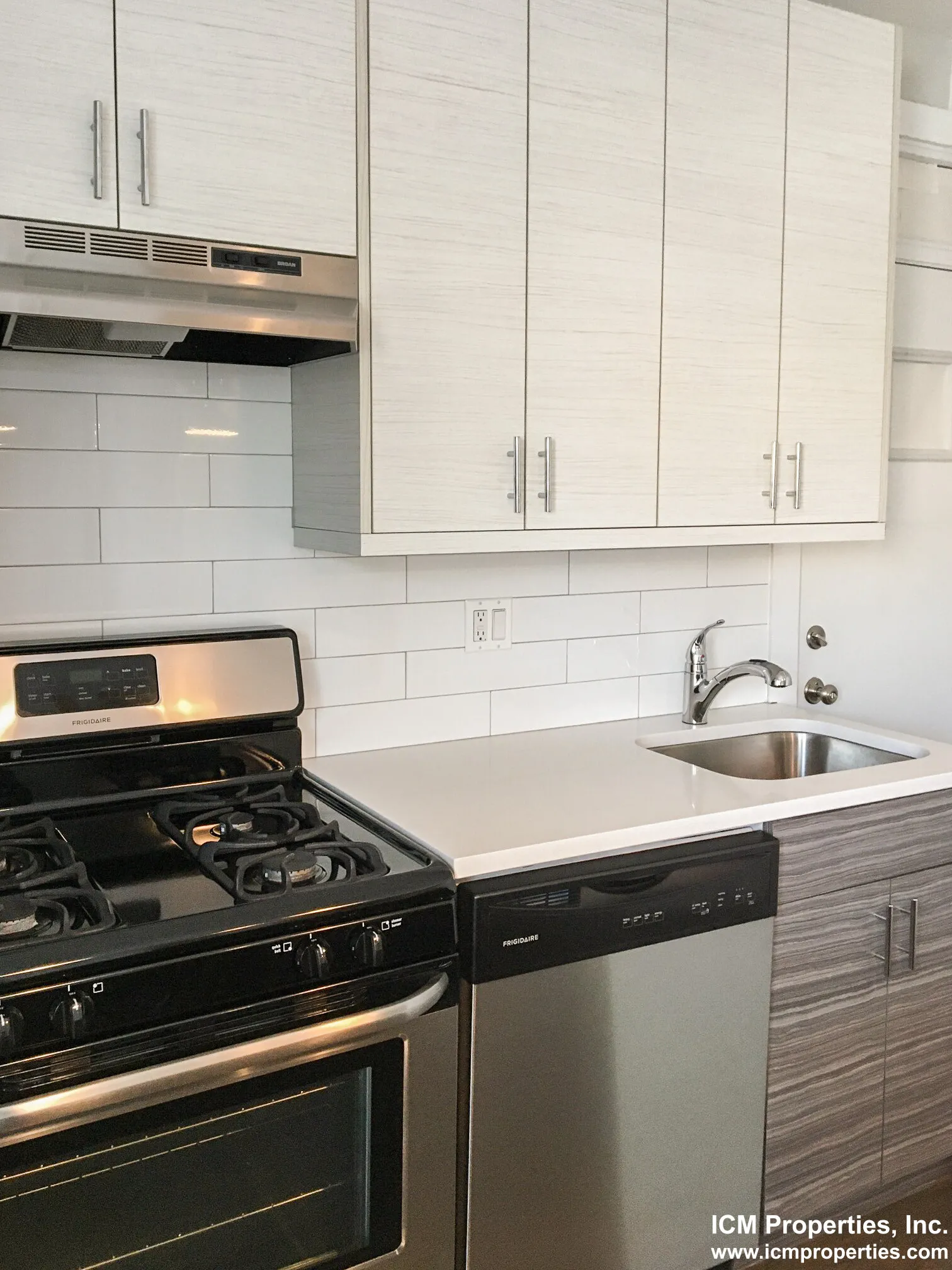 3915 N Janssen Ave, ,  60613, USA 60613-unit#3921-2N-Chicago-IL