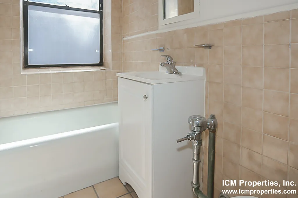 540 W Briar Pl, ,  60657, USA 60657-unit#540-2C-Chicago-IL