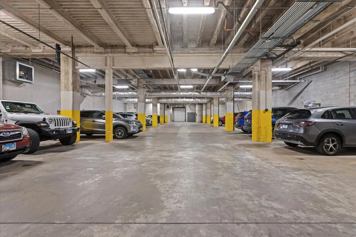 1900 W Lawrence Ave, , 60640, USA 60640-unit#211-Chicago-IL