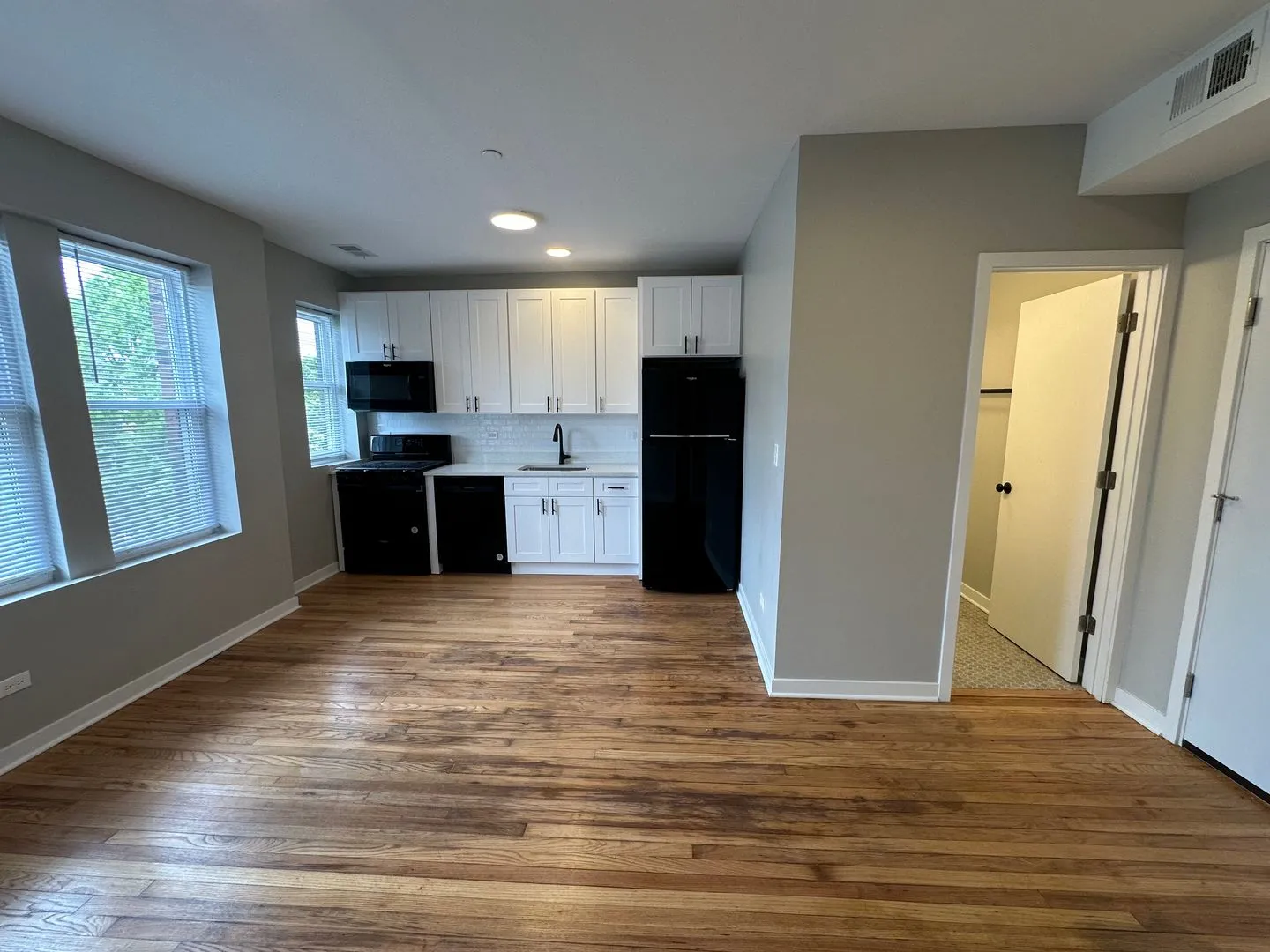 3055 W Leland Ave, , 60625, USA 60625-unit#205-Chicago-IL