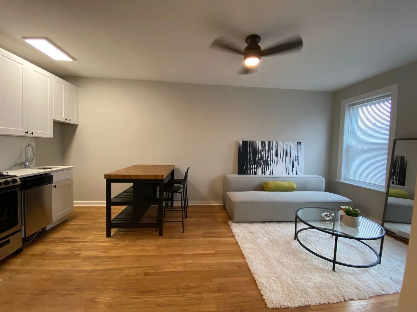 3250 N Pulaski Rd, , 60641, USA 60641-unit#211-Chicago-IL