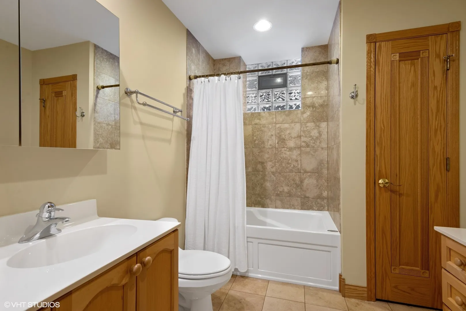 1631 W Wolfram St, ,  60657, USA 60657-unit#1631-Chicago-IL