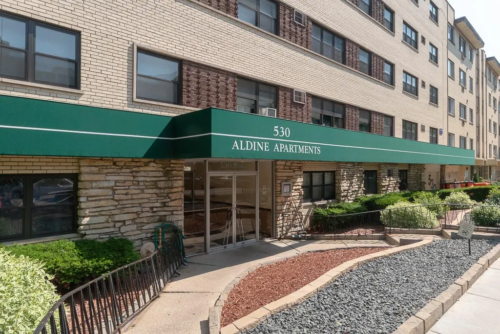 530 W Aldine Ave, , 60657, USA 60657-unit#215-Chicago-IL