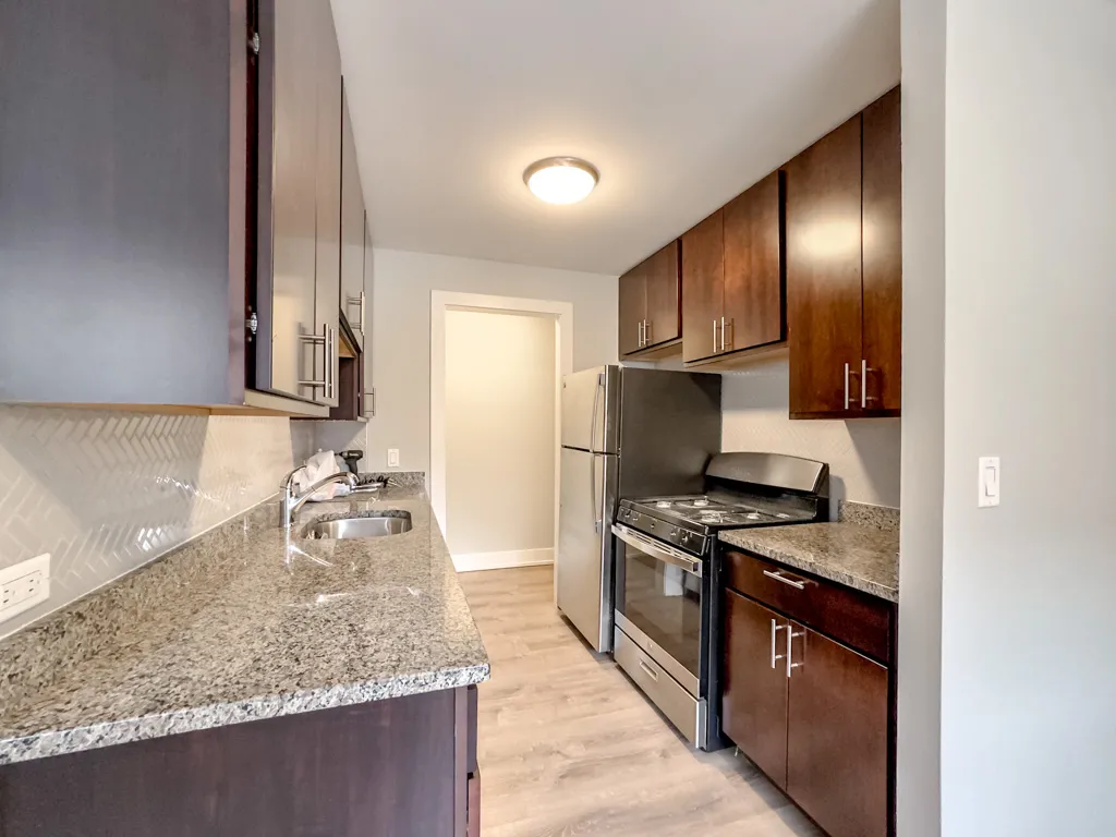 530 W Surf St, ,  60657, USA 60657-unit#202-Chicago-IL