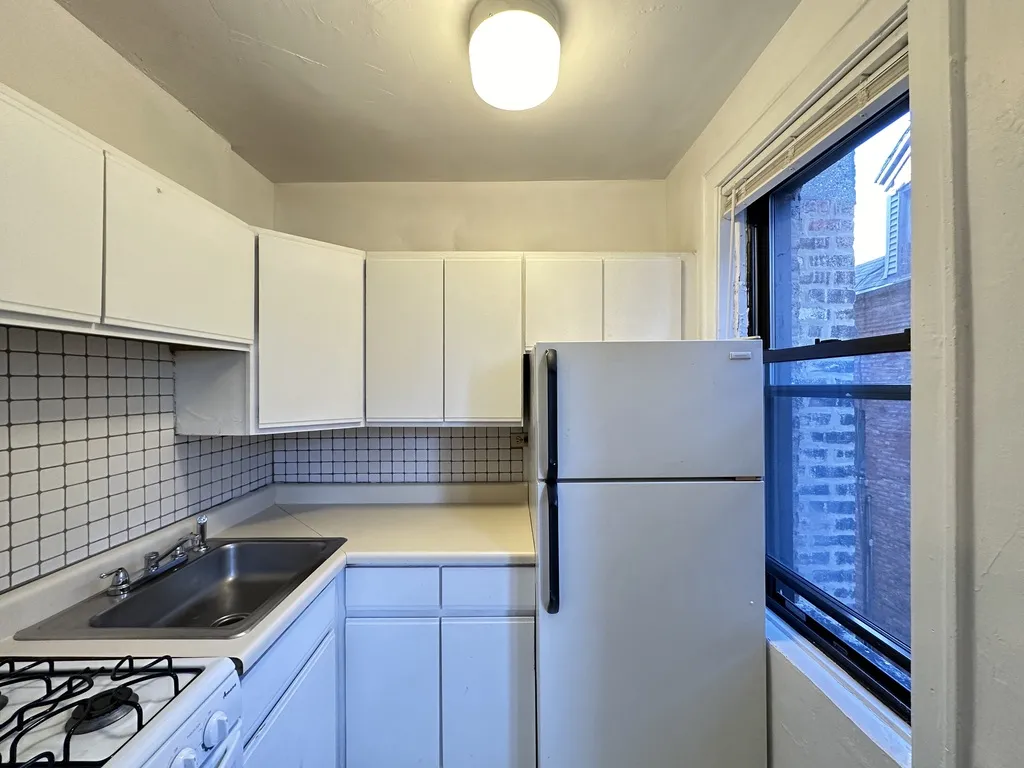 711 W Belmont Ave, , 60657, USA 60657-unit#306-Chicago-IL