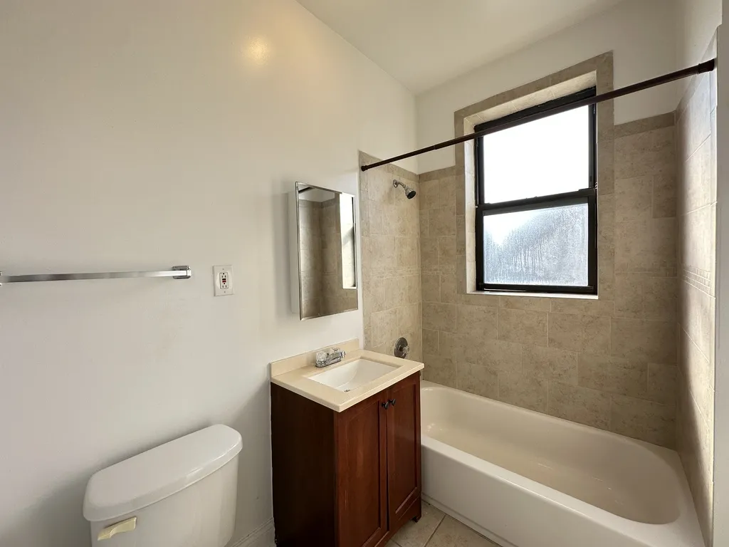 823 W Waveland Ave, , 60613, USA 60613-unit#3N-Chicago-IL