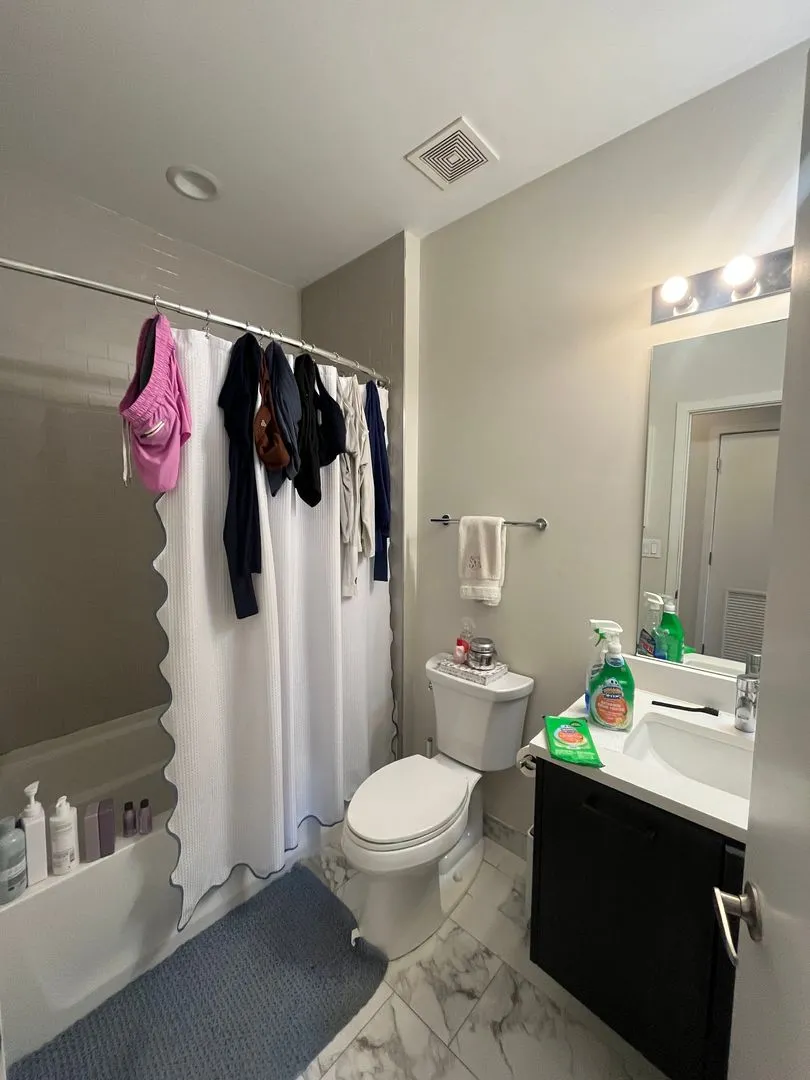 1045 W Cornelia Ave, ,  60657, USA 60657-unit#404-Chicago-IL