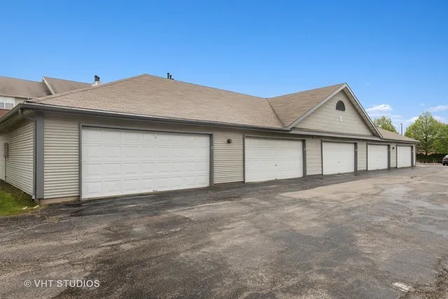 20 Sterling Cir, ,  60189, USA 60189-unit#20-Wheaton-IL