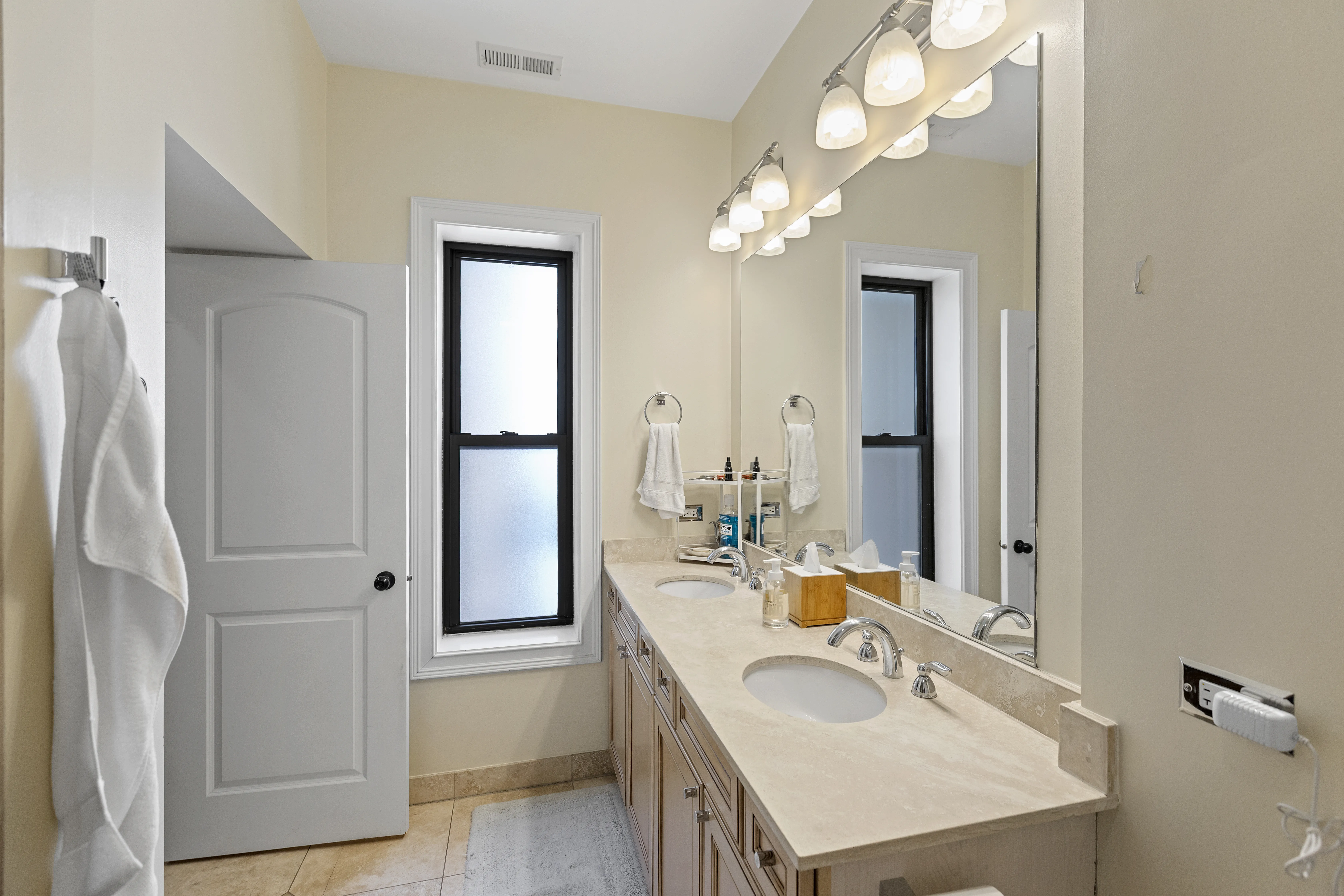 5219 N Winthrop Ave, ,  60640, USA 60640-unit#2N-Chicago-IL