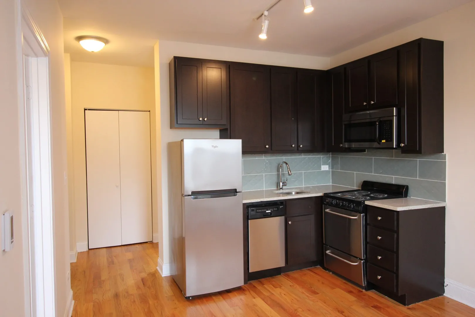1210 W Granville Ave, ,  60660, USA 60660-unit#208-Chicago-IL