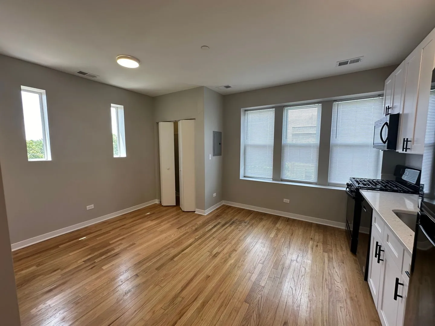 3055 W Leland Ave, , 60625, USA 60625-unit#209-Chicago-IL