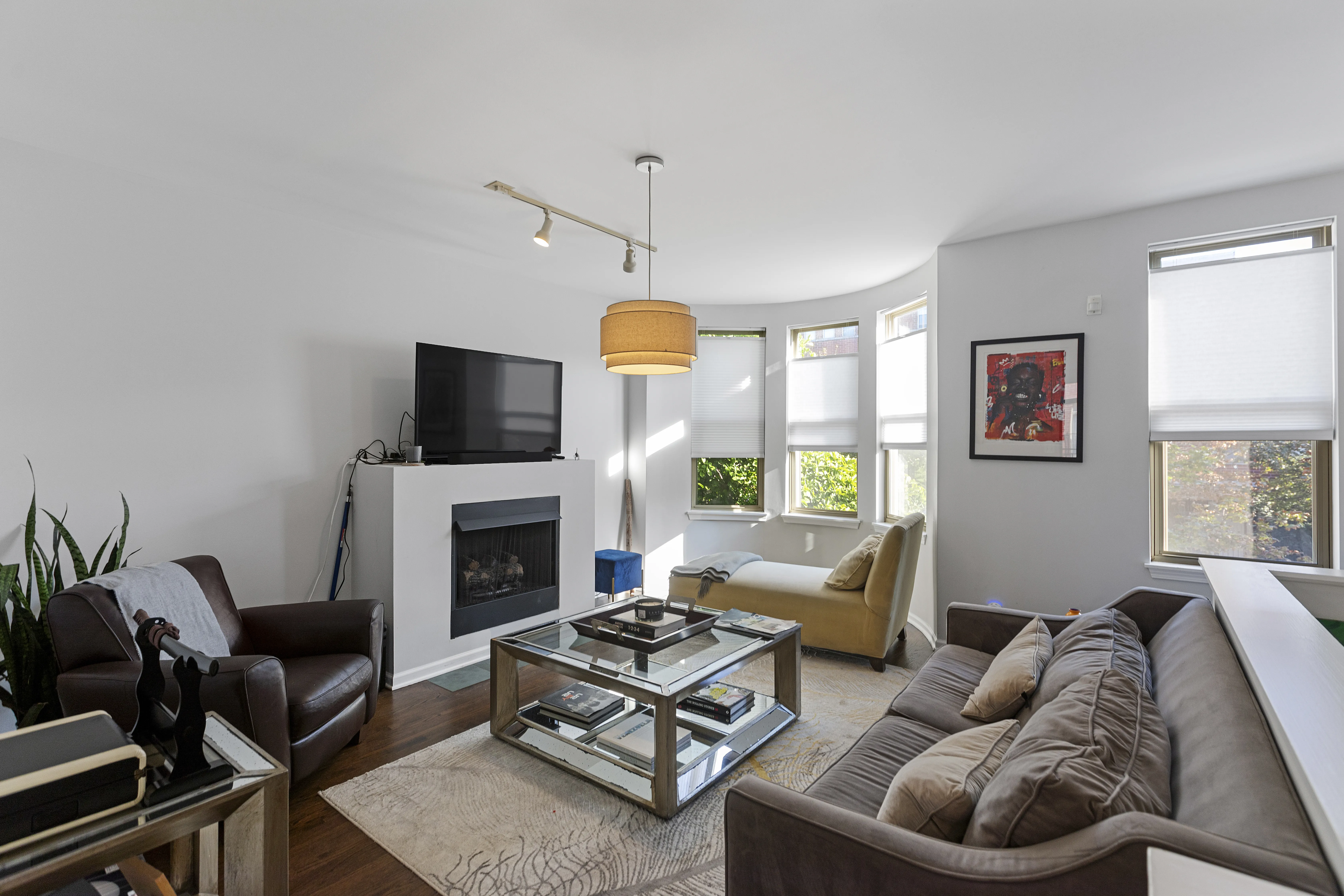 720 W Evergreen Ave, ,  60610, USA 60610-Chicago-IL