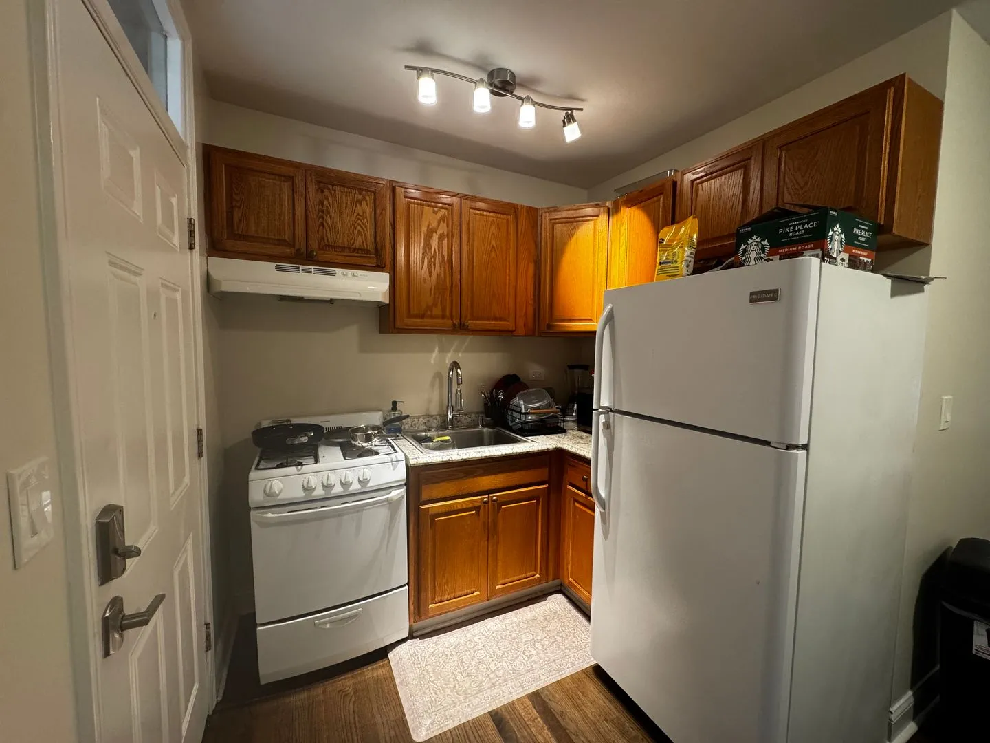 1381 W Greenleaf Ave, ,  60626, USA 60626-unit#1S-Chicago-IL