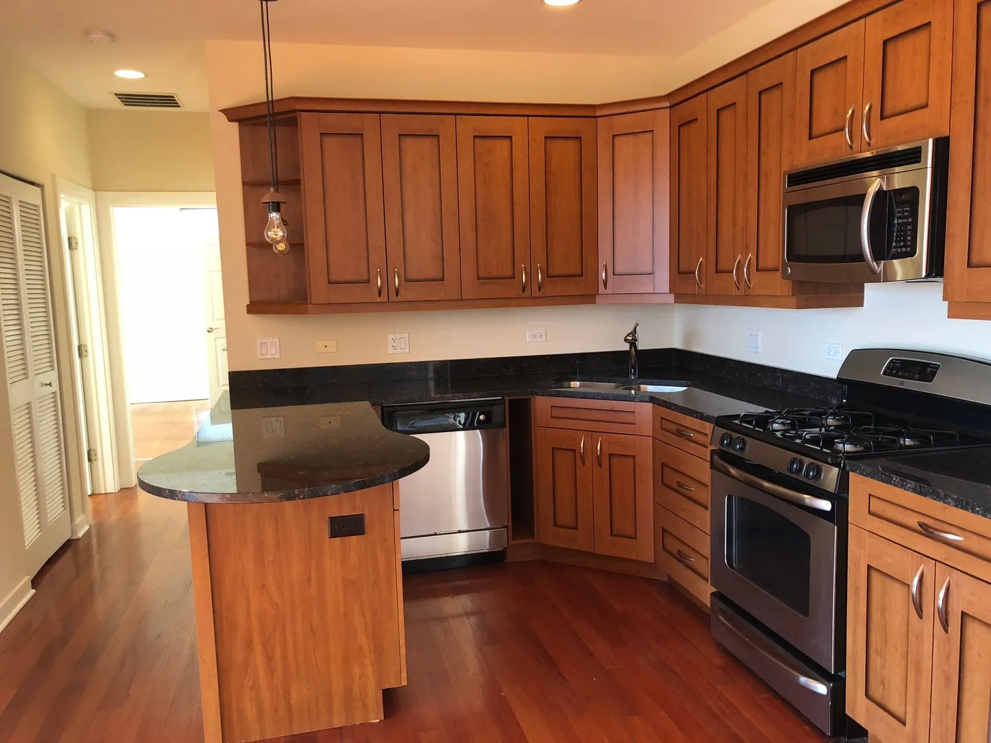 6957 N Greenview Ave, , 60626, USA 60626-unit#4B-Chicago-IL
