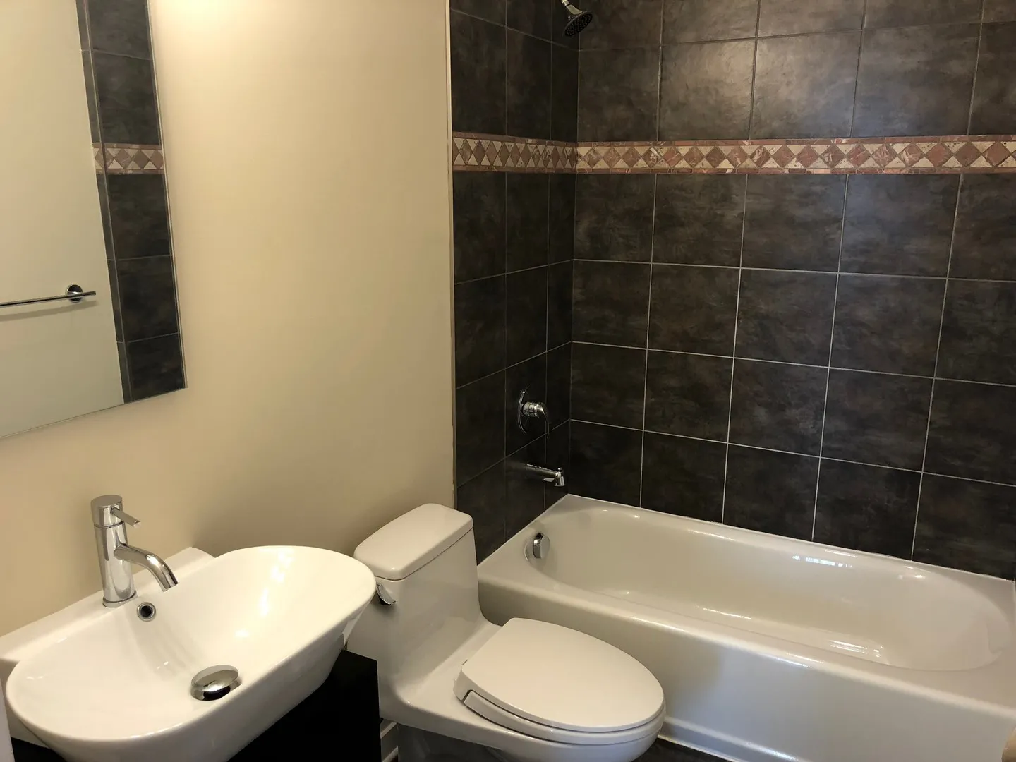 6957 N Greenview Ave, , 60626, USA 60626-unit#4B-Chicago-IL