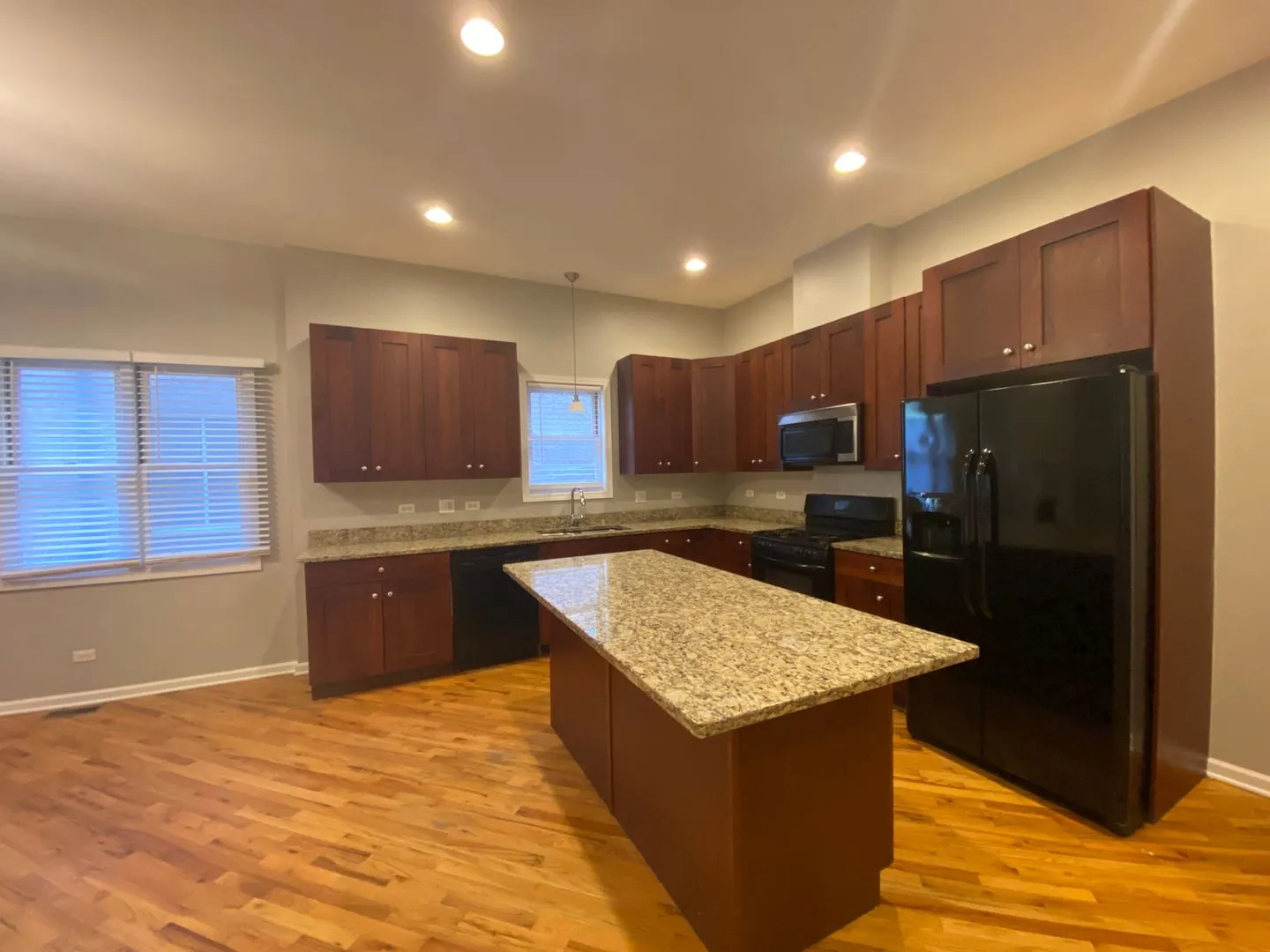 1528 W Greenleaf Ave, ,  60626, USA 60626-unit#1N-Chicago-IL