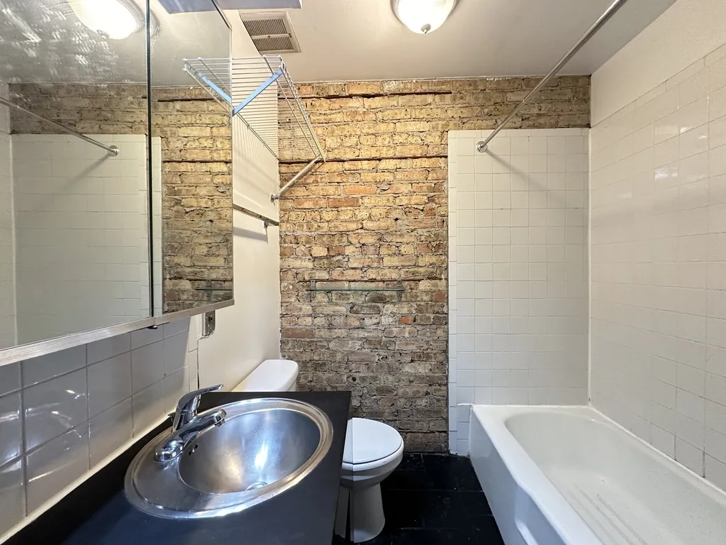 604 W Surf St, ,  60657, USA 60657-unit#3-Chicago-IL
