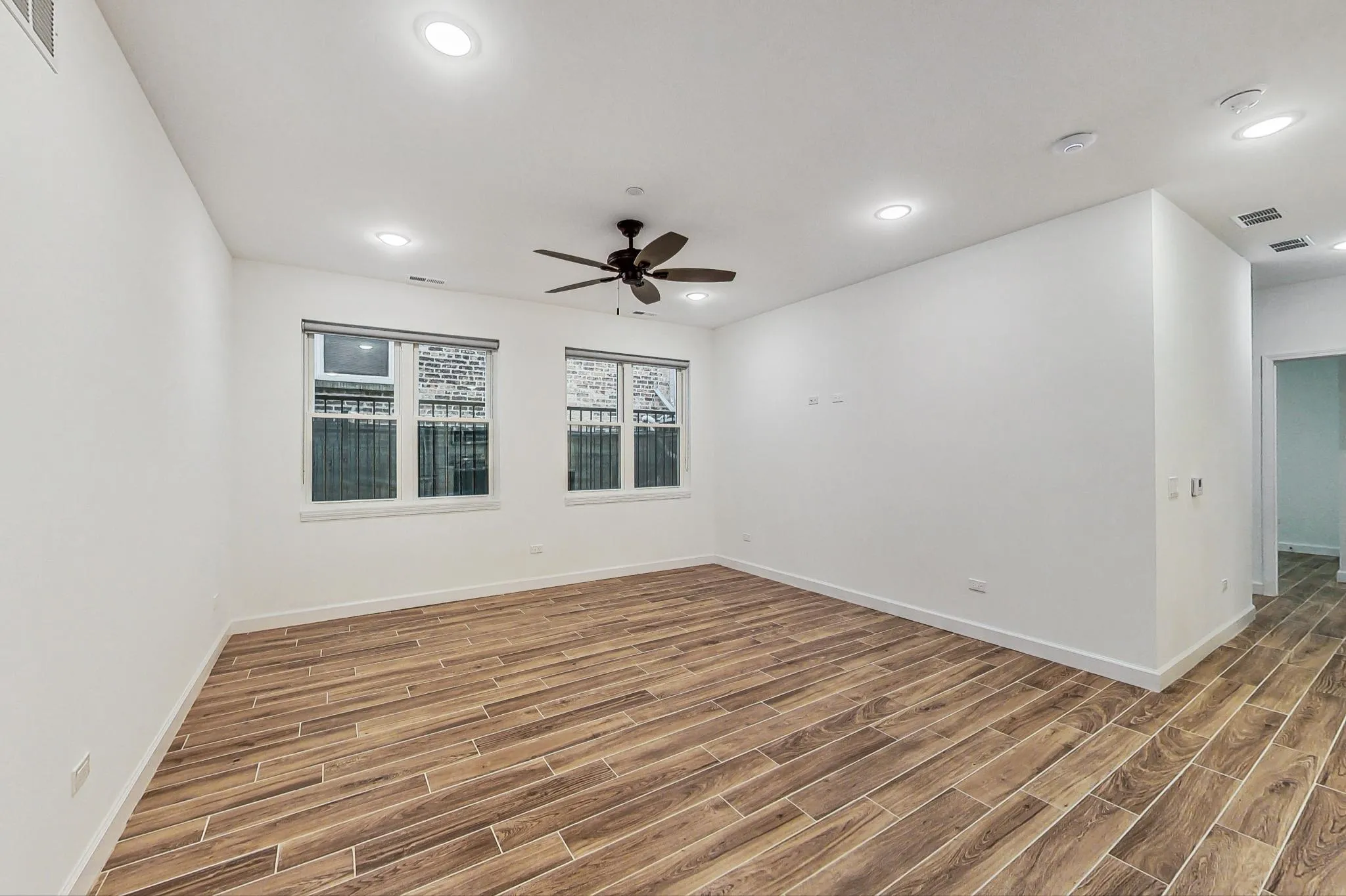 6122 S University Ave, ,  60637, USA 60637-unit#201-Chicago-IL