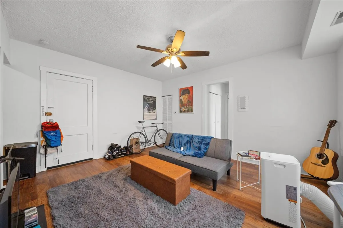 3727 N Pine Grove Ave, ,  60613, USA 60613-unit#203-Chicago-IL