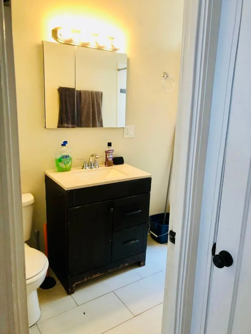 1329 W Touhy Ave, ,  60626, USA 60626-unit#2S-Chicago-IL