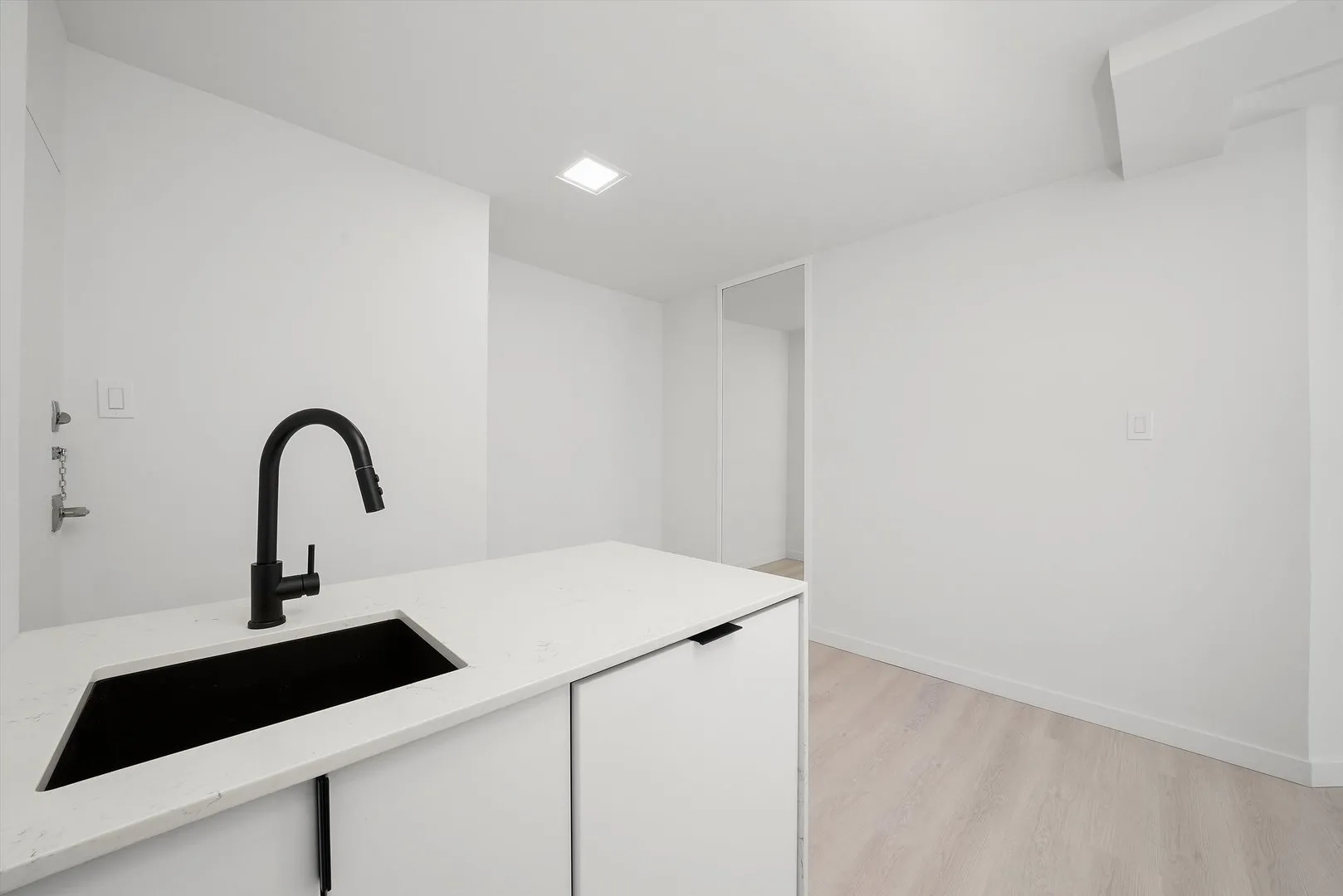 247 E Chestnut St, , 60611, USA 60611-unit#2004-Chicago-IL