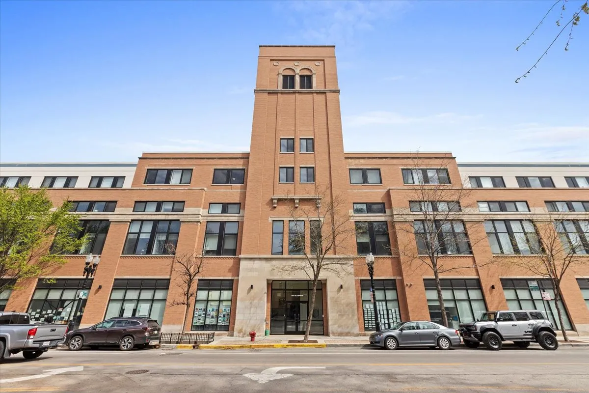 1900 W Lawrence Ave, , 60640, USA 60640-unit#220-Chicago-IL
