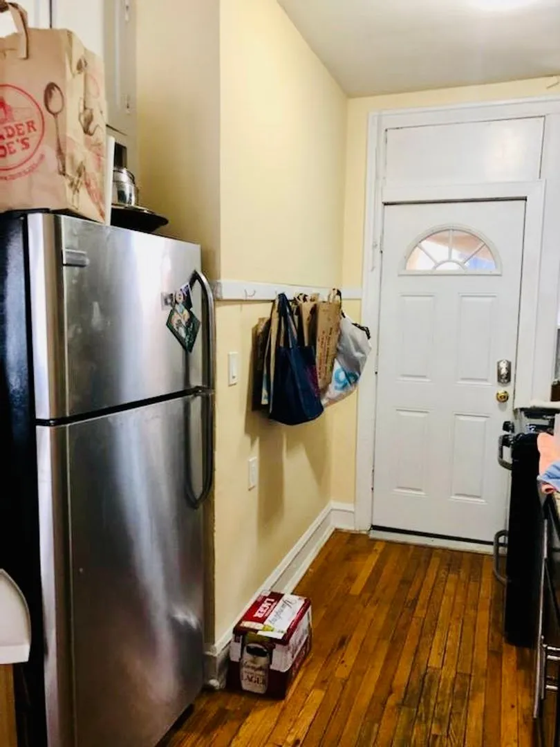 1329 W Touhy Ave, ,  60626, USA 60626-unit#2S-Chicago-IL