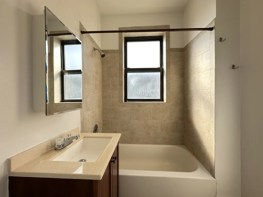 823 W Waveland Ave, , 60613, USA 60613-unit#3N-Chicago-IL
