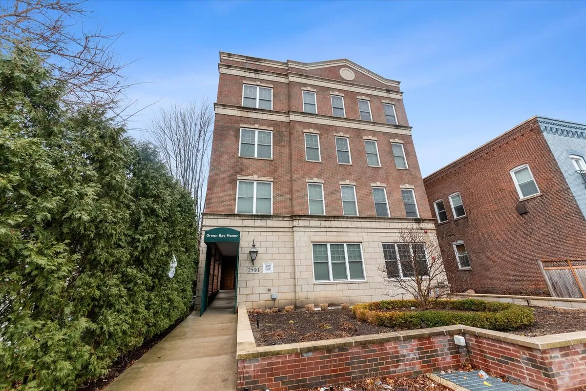2500 Green Bay Rd, , 60201, USA 60201-unit#301-Evanston-IL
