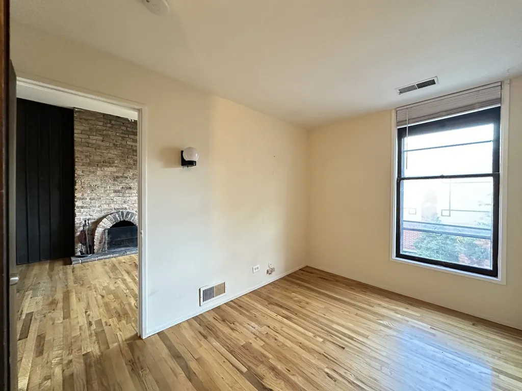604 W Surf St, ,  60657, USA 60657-unit#3-Chicago-IL