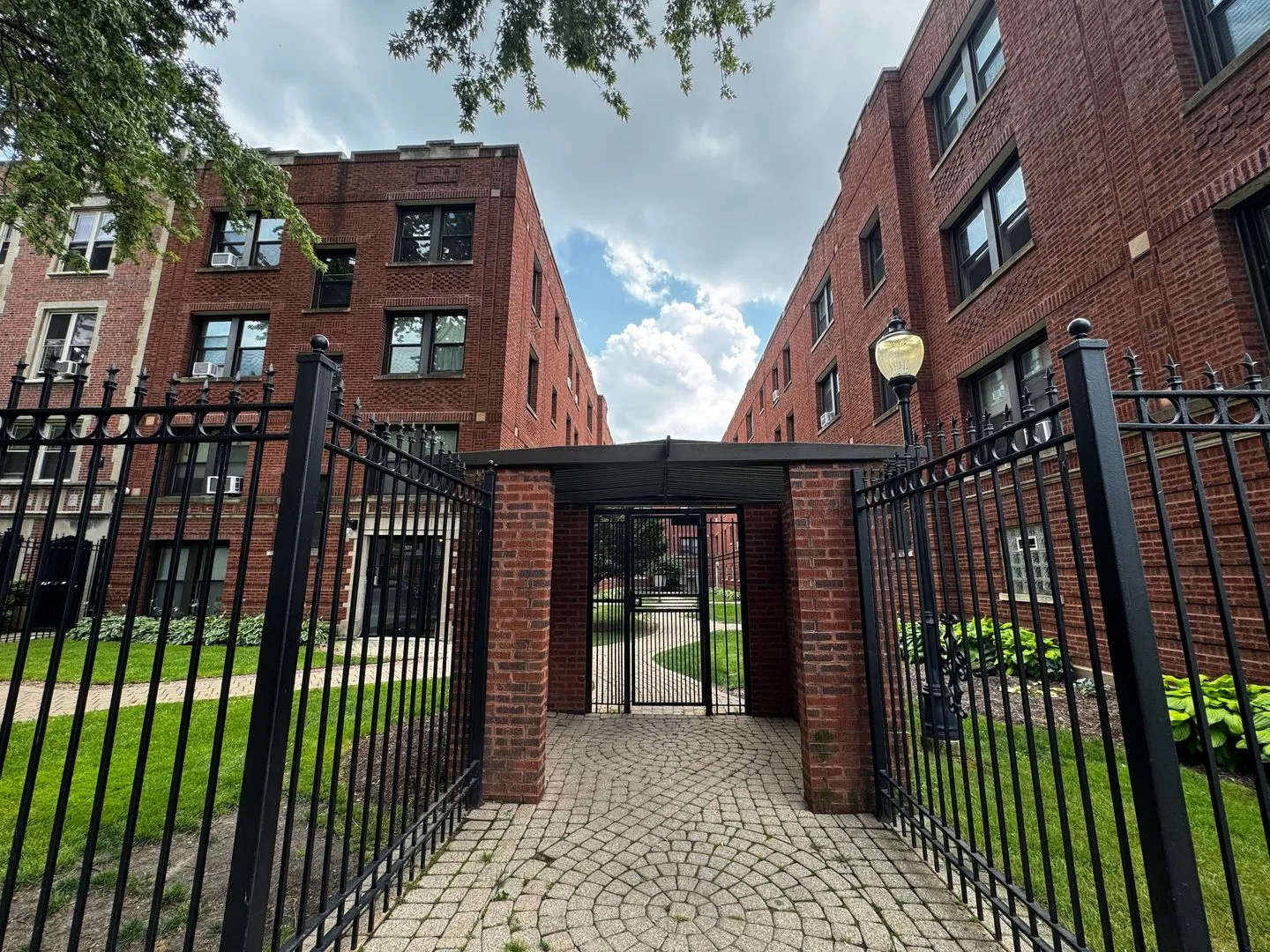 1381 W Greenleaf Ave, ,  60626, USA 60626-unit#1S-Chicago-IL