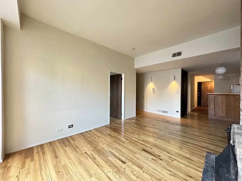 604 W Surf St, ,  60657, USA 60657-unit#3-Chicago-IL