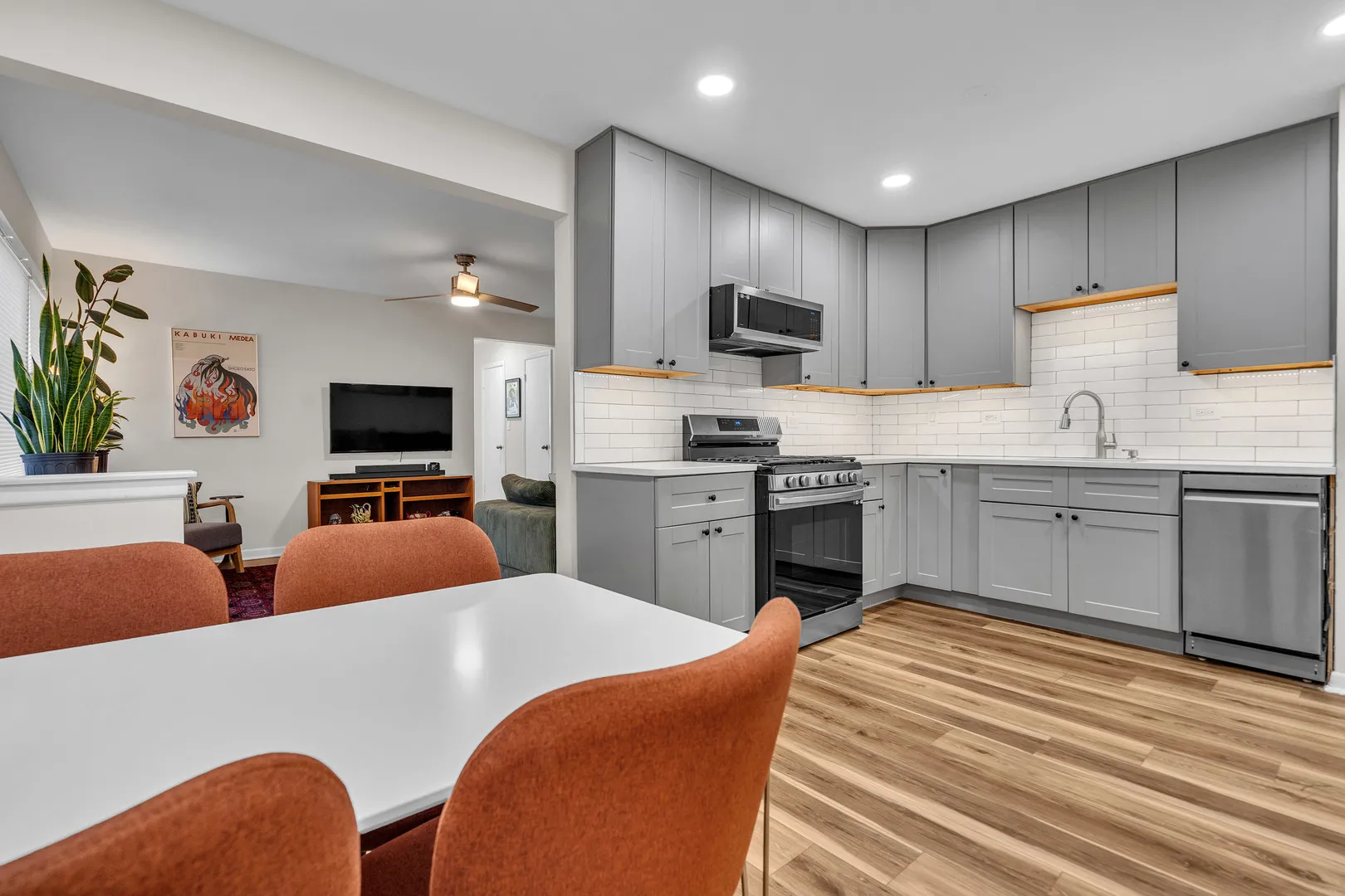5516 W Higgins Ave, , 60630, USA 60630-unit#2NW-Chicago-IL