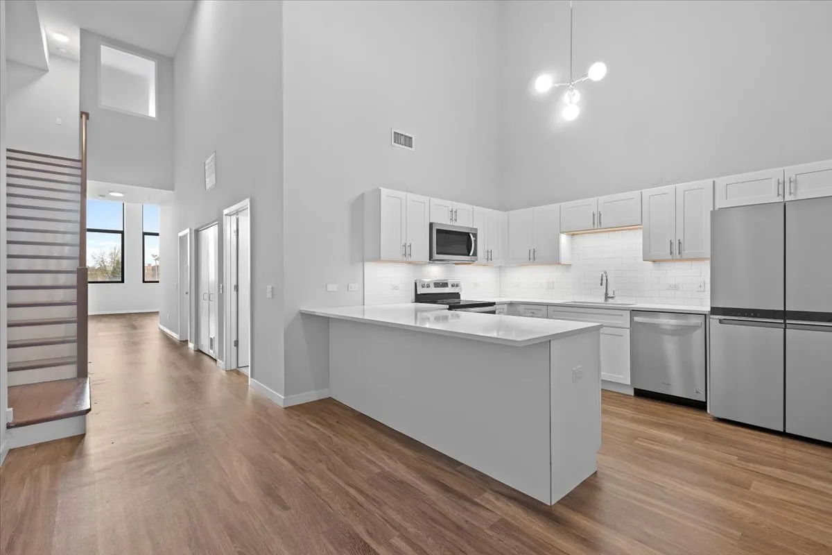 1900 W Lawrence Ave, ,  60640, USA 60640-unit#219-Chicago-IL