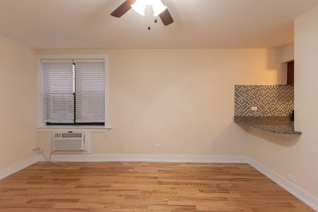 445 W Barry Ave, ,  60657, USA 60657-unit#223-Chicago-IL
