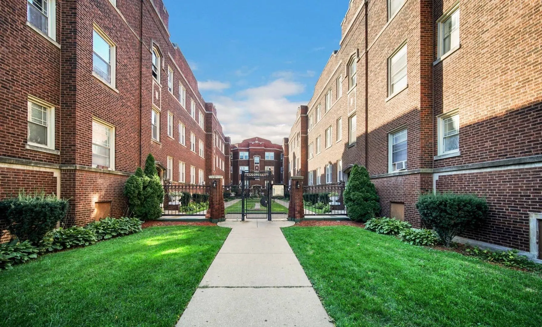 1329 W Touhy Ave, , 60626, USA 60626-unit#2S-Chicago-IL