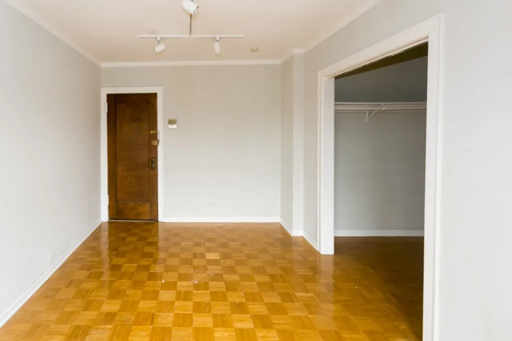 739 W Belmont Ave, ,  60657, USA 60657-unit#411-Chicago-IL