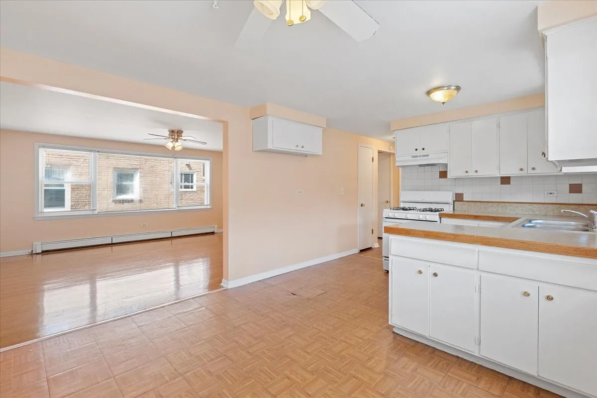 2650 W Touhy Ave, ,  60645, USA 60645-unit#2N-Chicago-IL