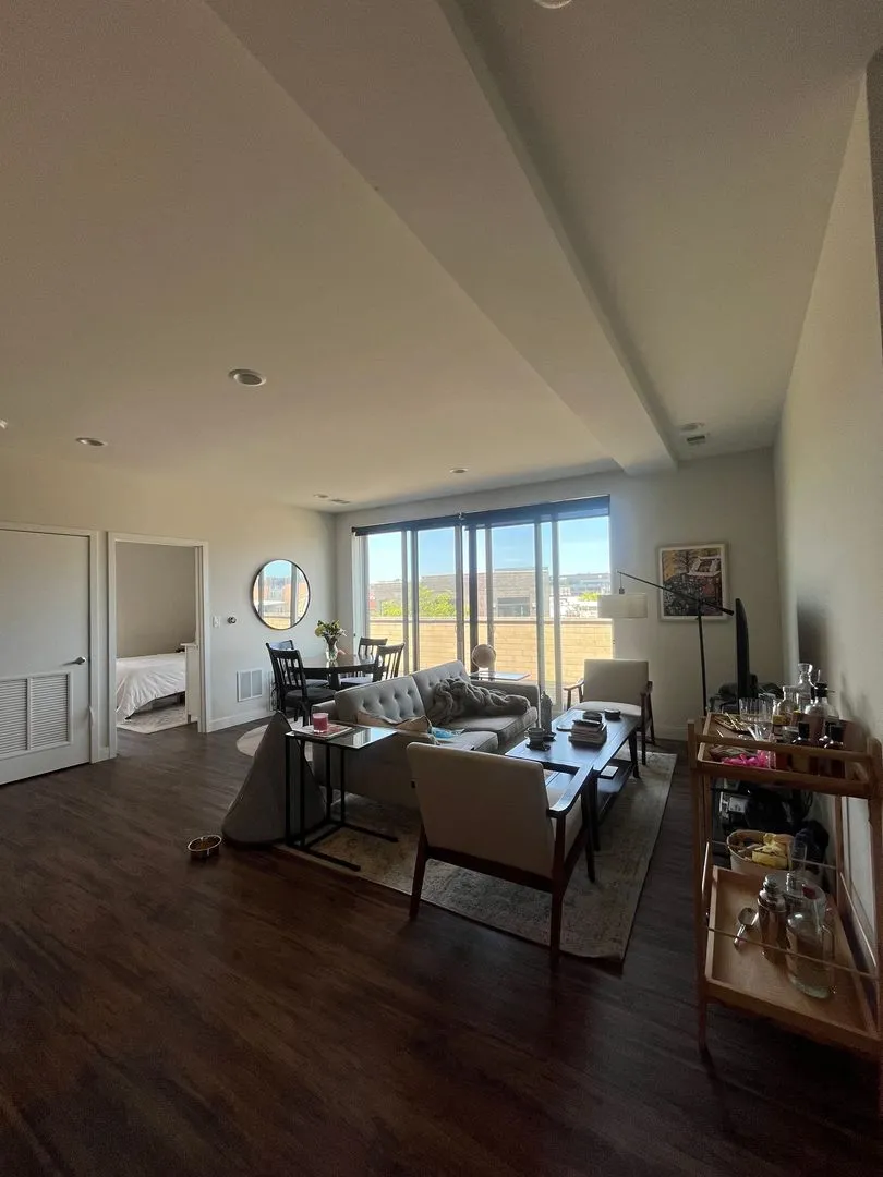 1045 W Cornelia Ave #501, ,  60657, USA 60657-Chicago-IL