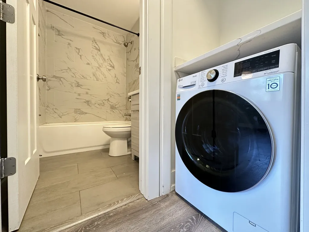 445 W Barry Ave, , 60657, USA 60657-unit#222-Chicago-IL