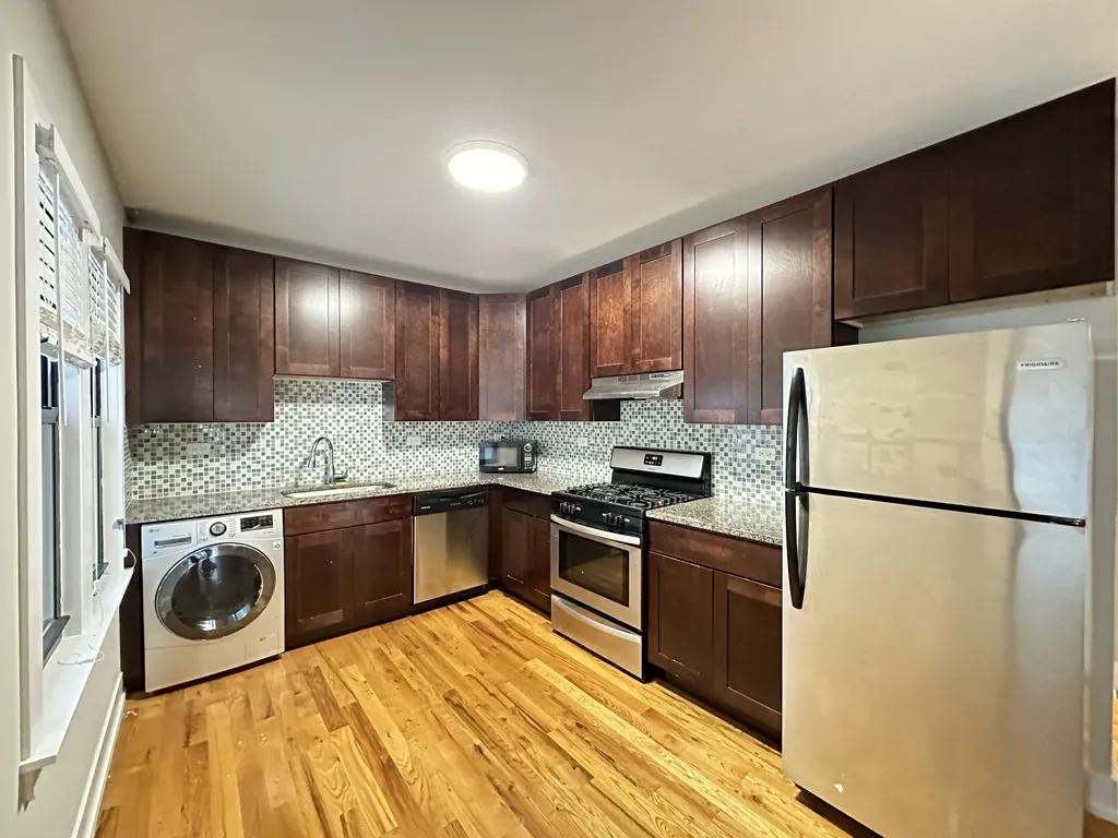 811 Elm St, Winnetka,  60093, USA 60093-unit#209-Chicago-IL
