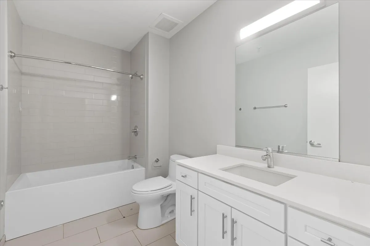 1900 W Lawrence Ave, , 60640, USA 60640-unit#224-Chicago-IL