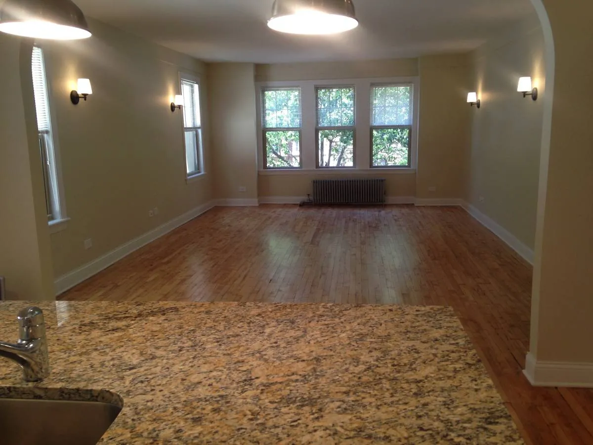 525 W. Cornelia / 520 W. Stratford Apartments